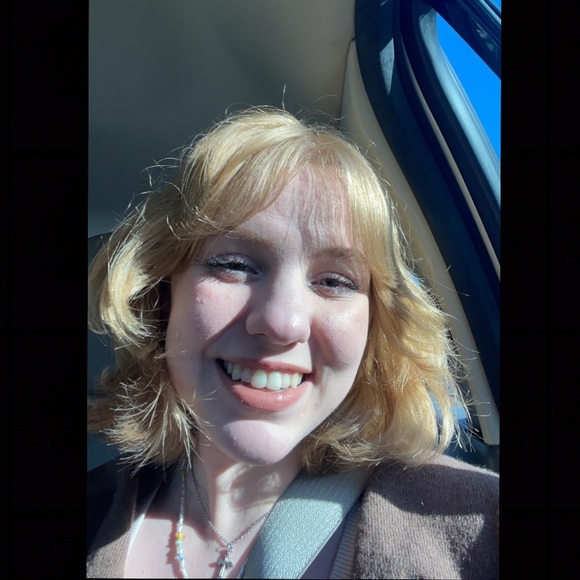 Meet your Posher, Gabby - Picture 1 of 1